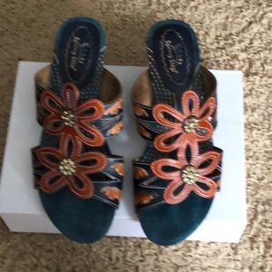 Spring Step Sandals size 6 never worn
